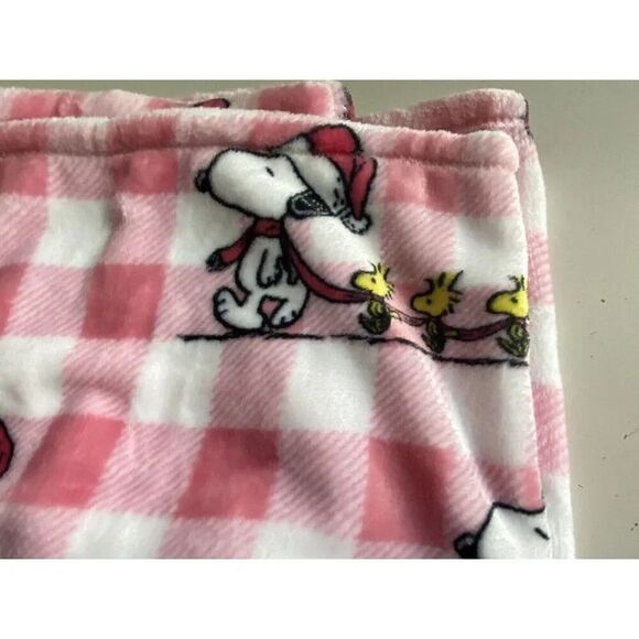 Peanuts Snoopy Woodstock Pink Holiday Throw Blanket Christmas 50 x 70” NEW - Picture 4 of 11